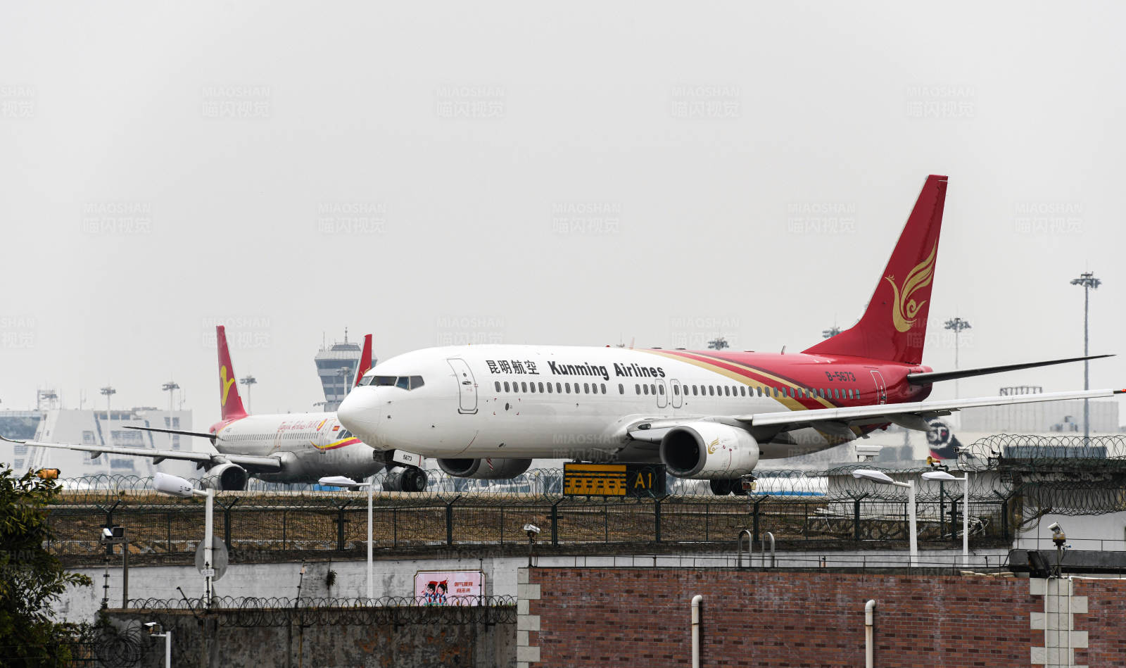 昆明航空飞机准备起飞图片