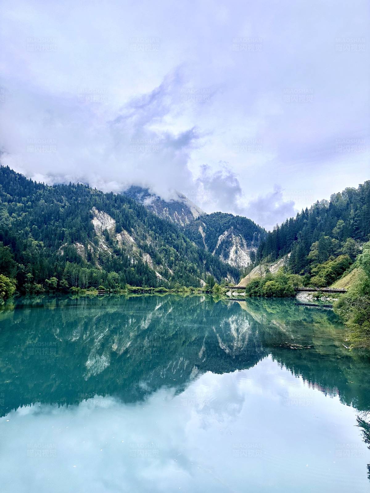 湖光山色倒影美图片
