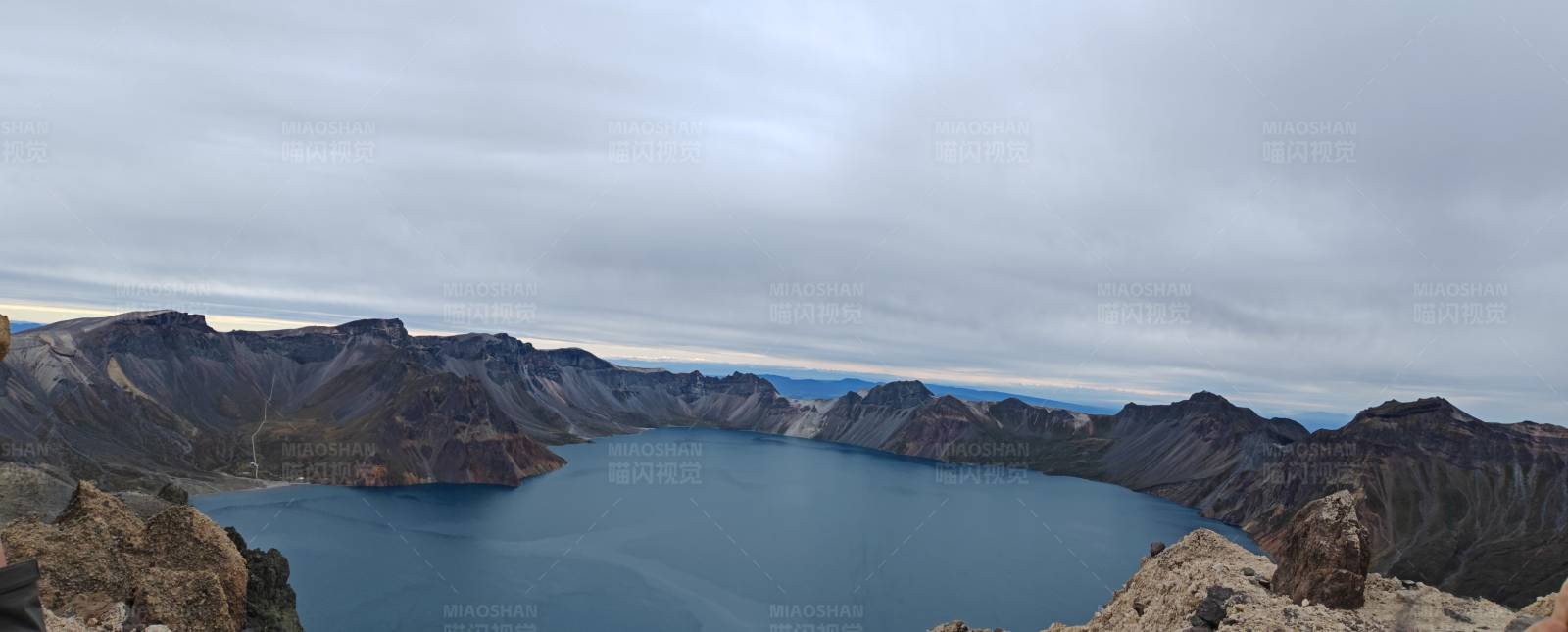 长白山天池全景图片