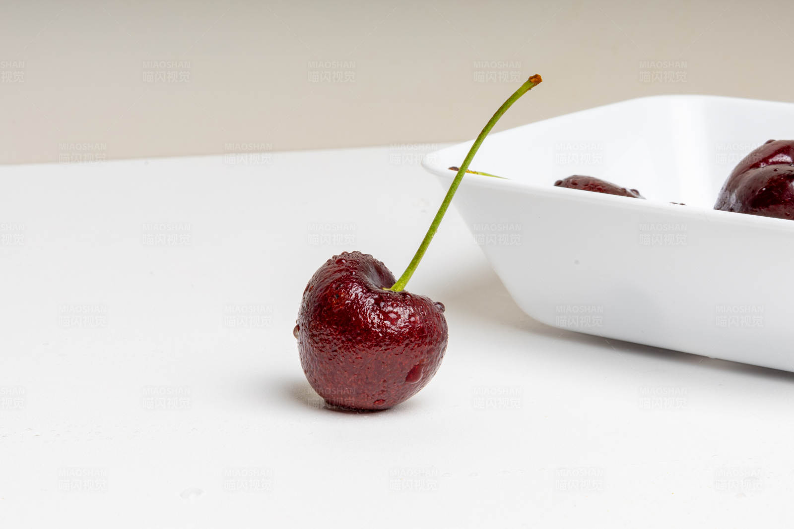 樱桃与碗图片