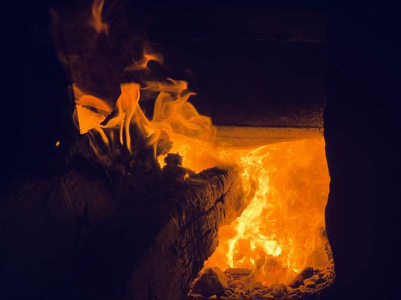 炉火熊熊 温暖如春图片