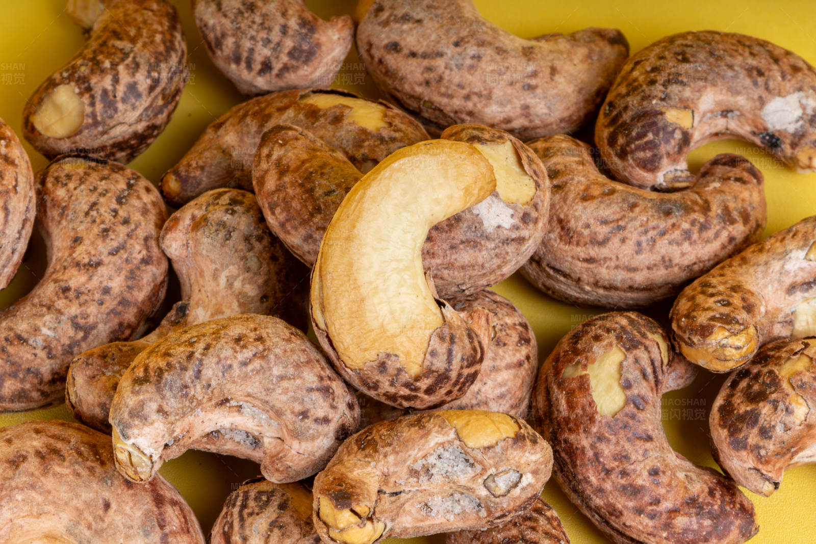 腰果堆特写图片