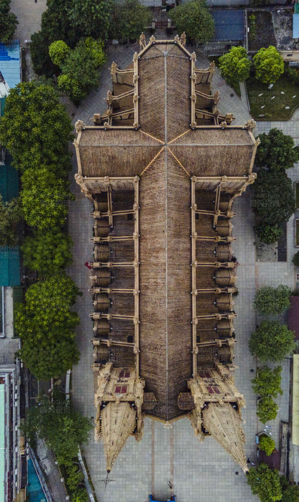 俯瞰石室圣心大教堂图片