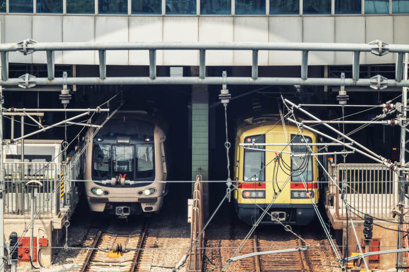 双车交汇 铁路繁忙图片