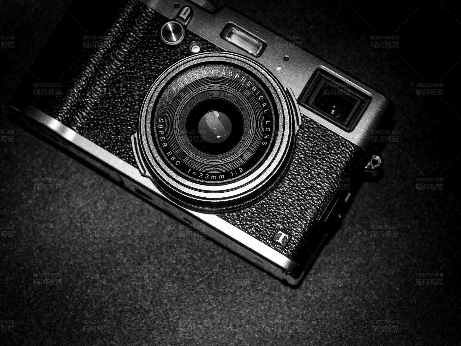 经典黑白相机特写图片