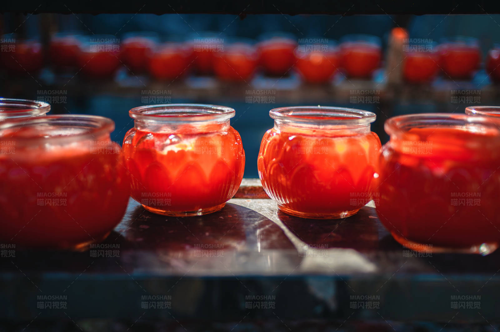 佛寺莲花灯图片