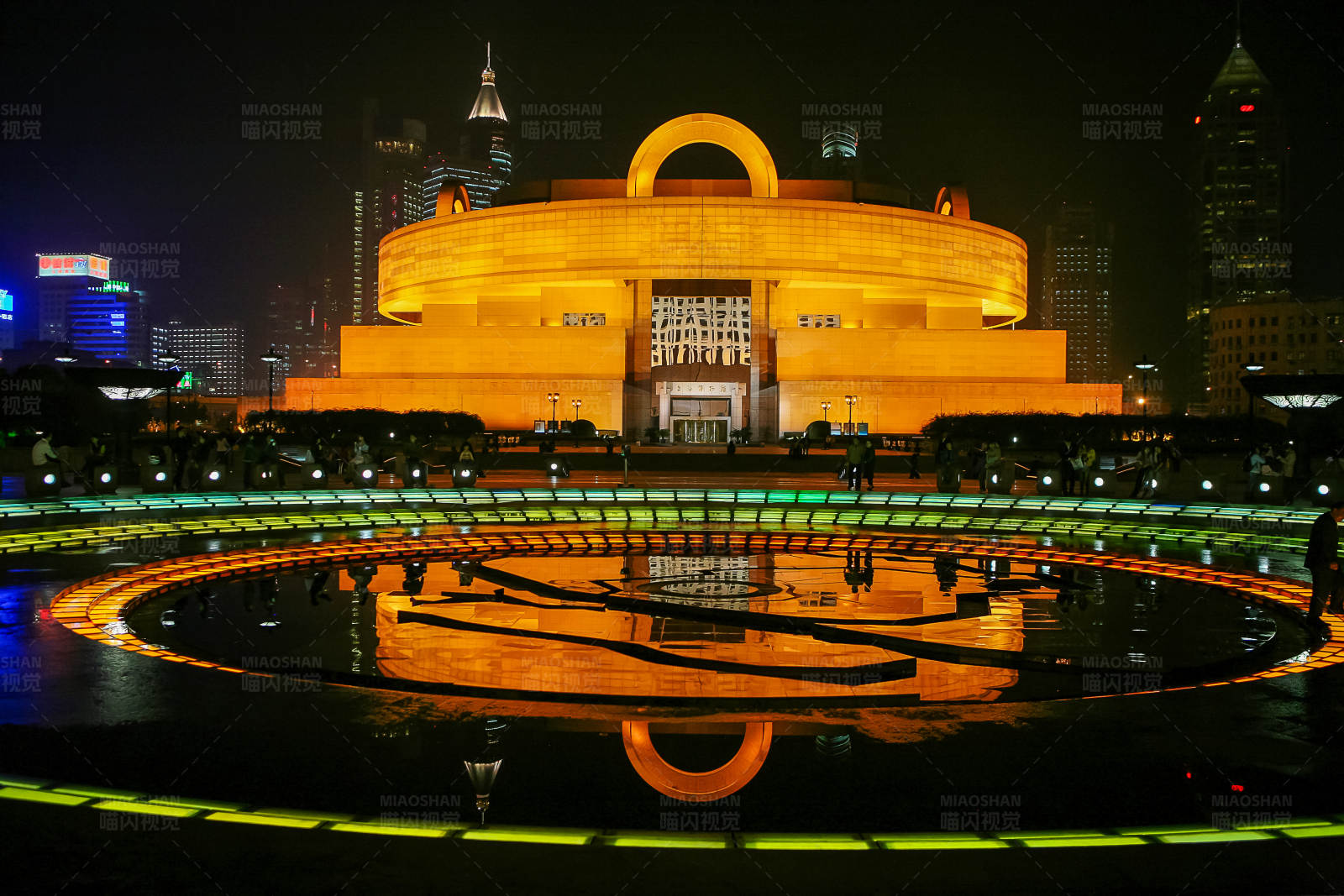 夜色中的博物馆图片