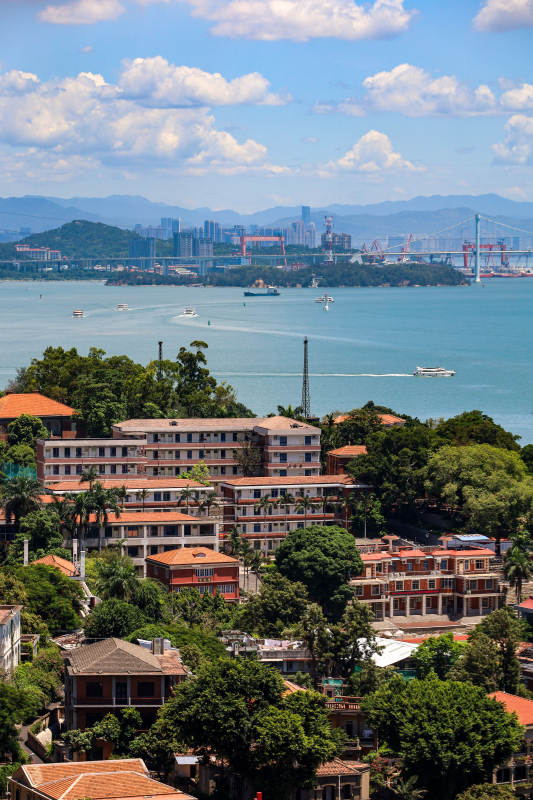 海滨城市全景图片