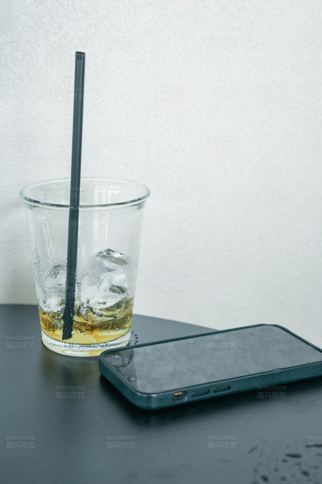 冰饮与手机图片