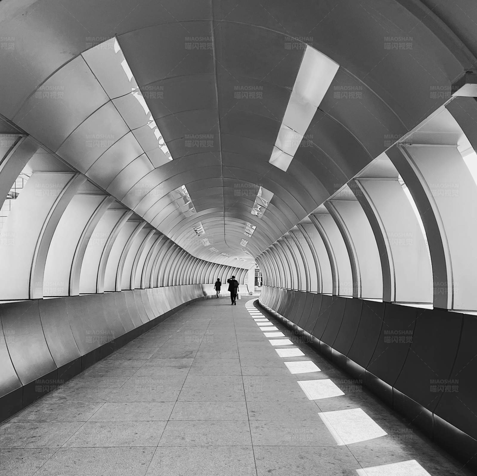 光与影的隧道图片