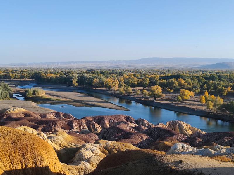 新疆布尔津县五彩滩图片