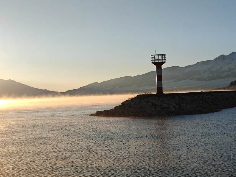 晨曦中的灯塔图片