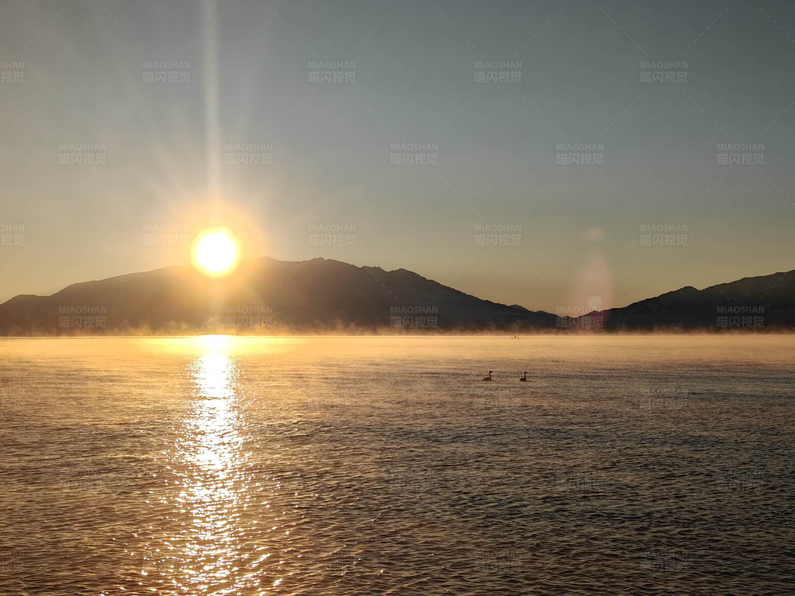 湖光山色日出图图片