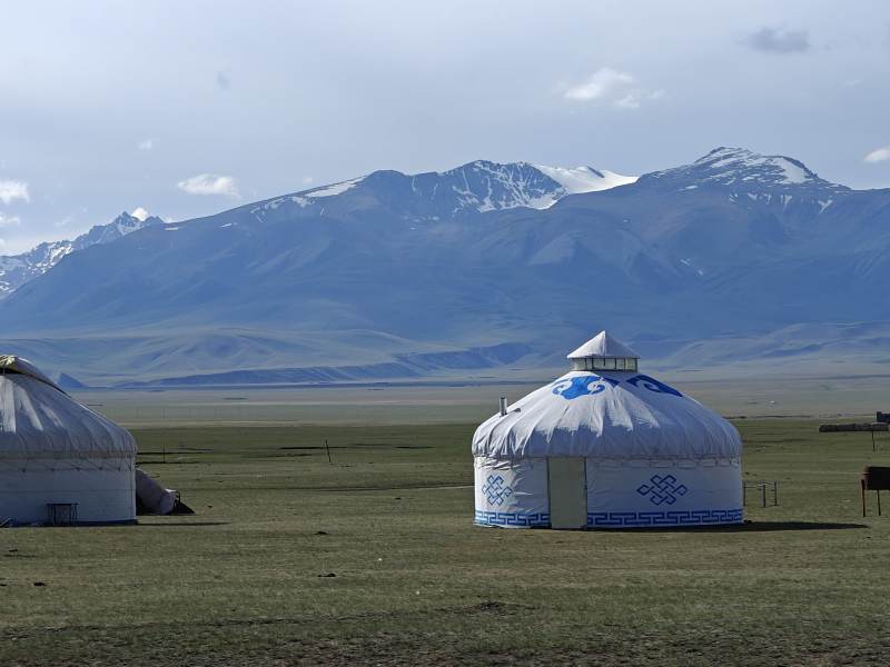 草原上的蒙古包图片