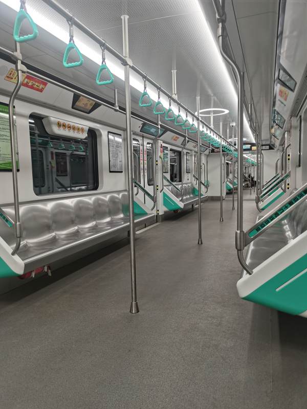 地铁车厢内景图片