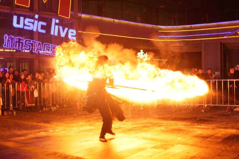 火焰刀表演图片