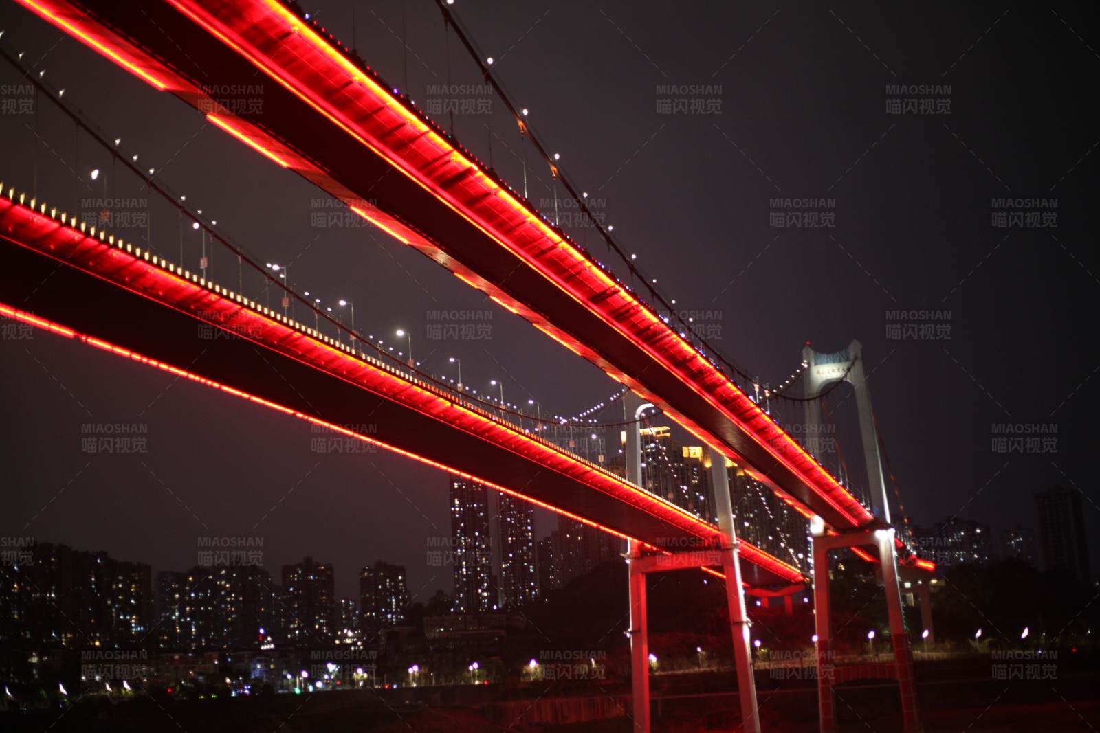 夜色中的红色桥梁-重庆鹅公岩大桥图片