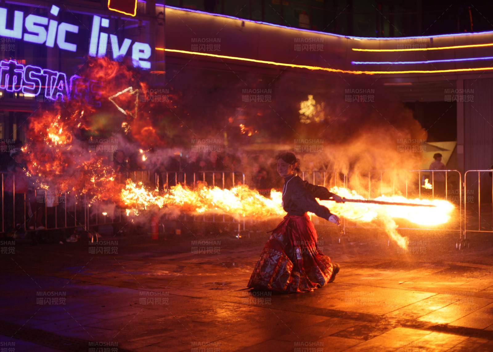 火焰刀表演图片