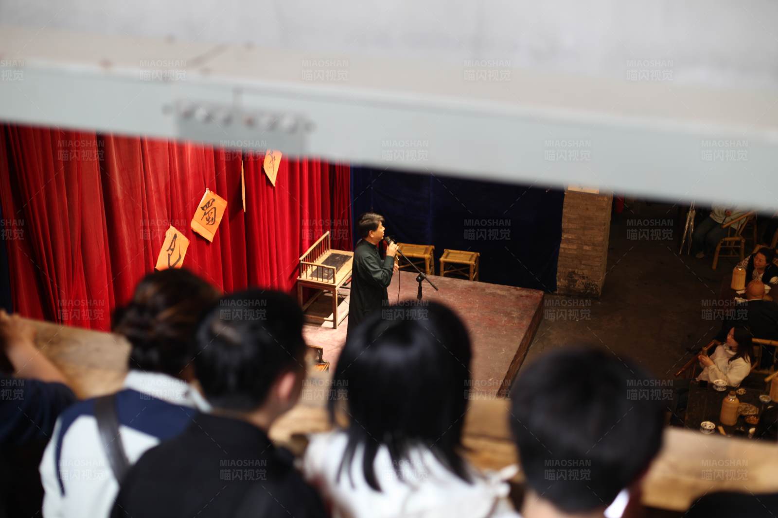 校园演讲比赛现场图片