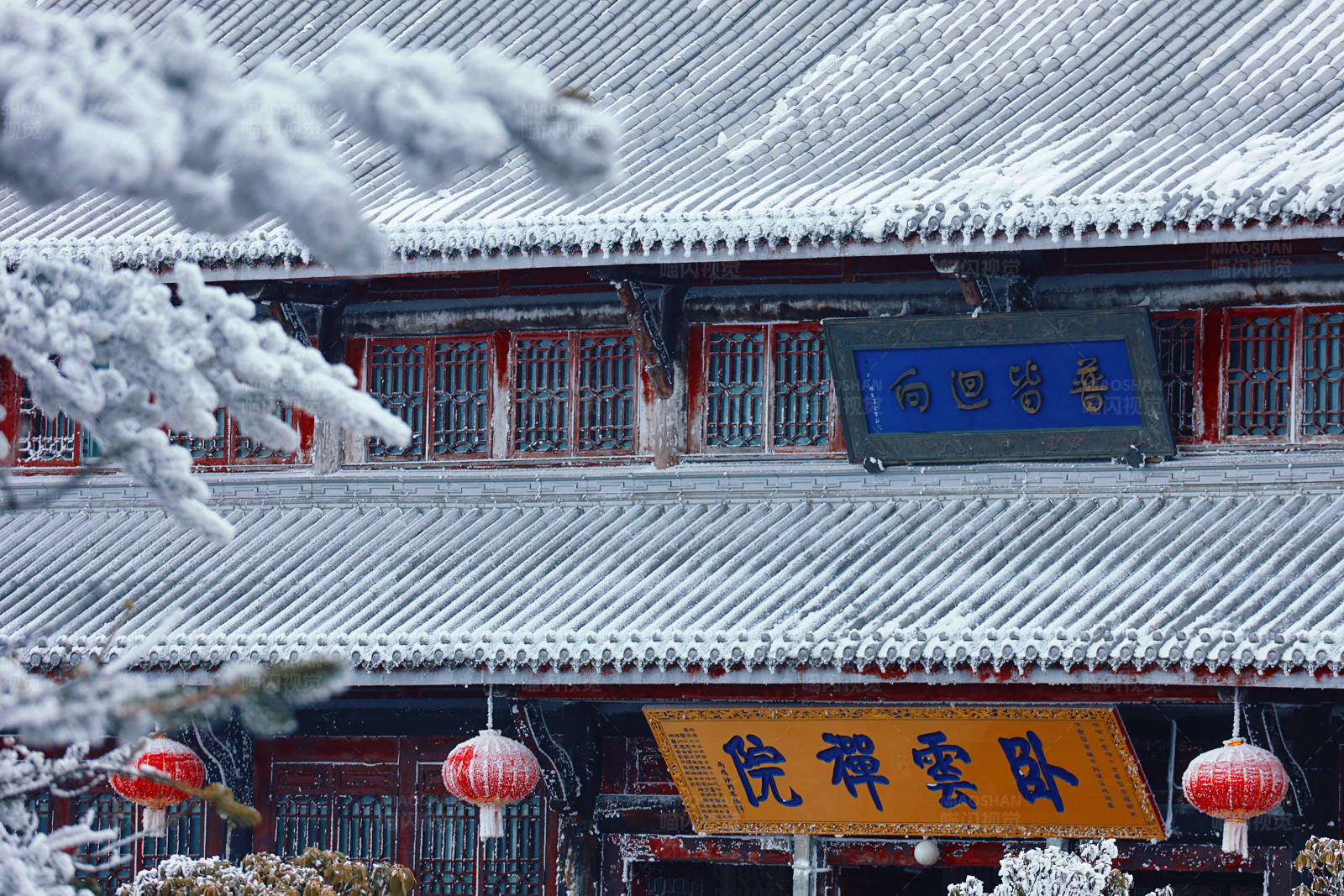 雪中的古寺我心向佛图片