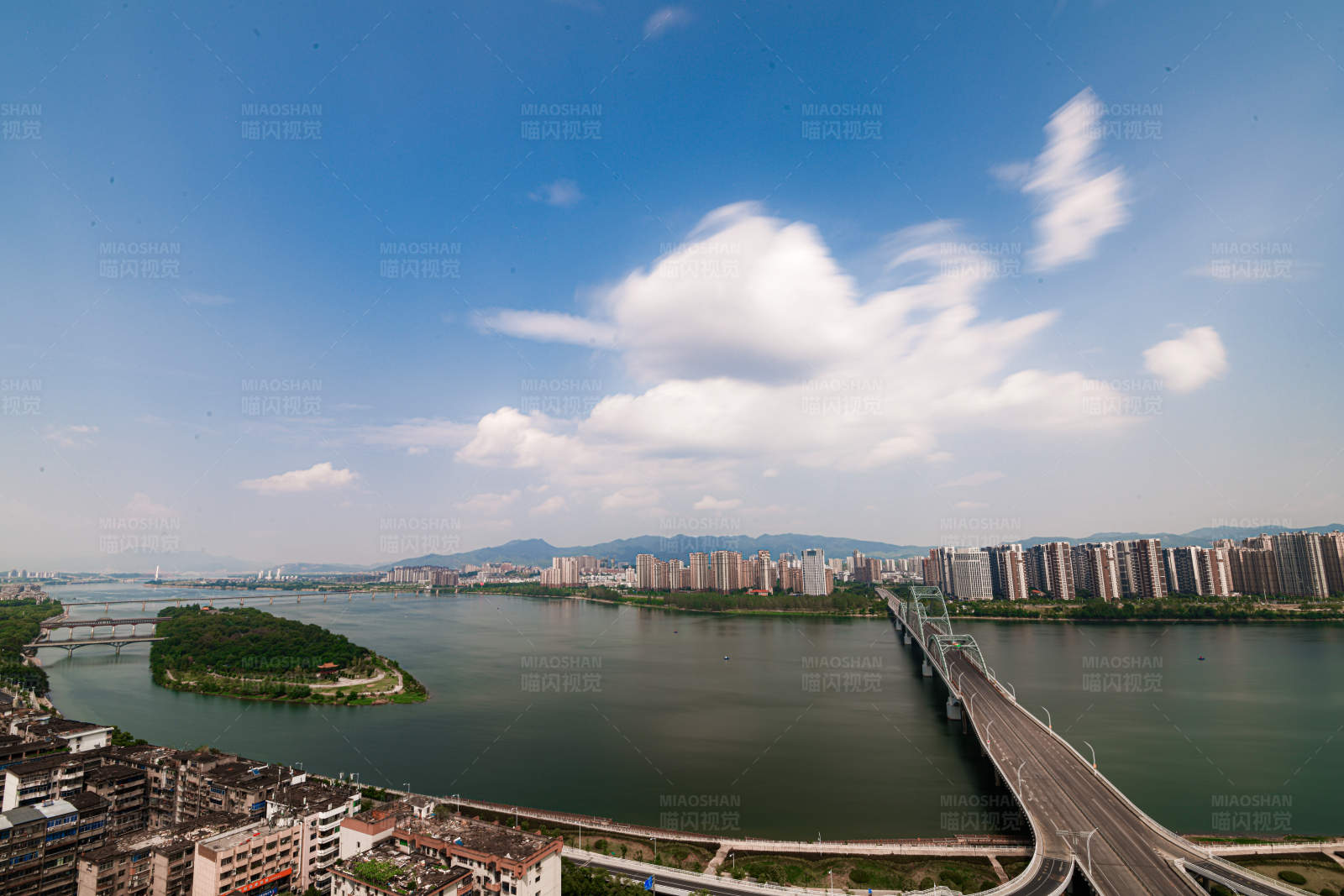 城市江景与桥梁图片