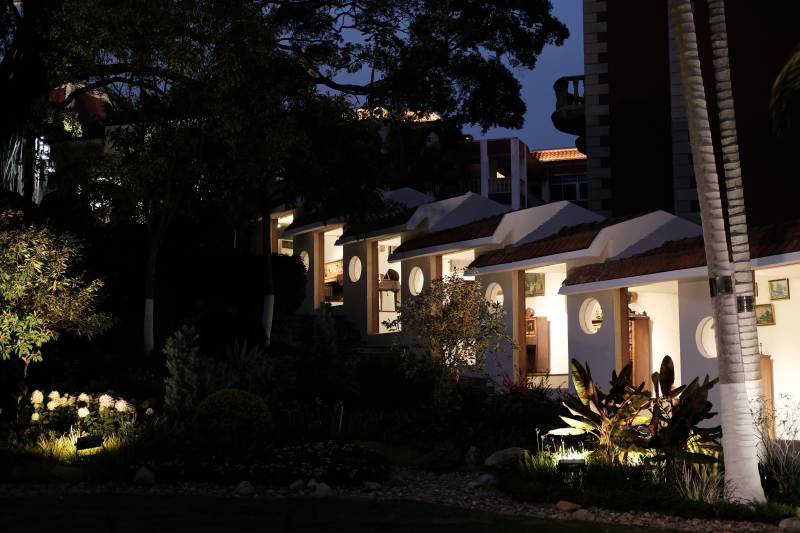 夜幕下的别墅区图片