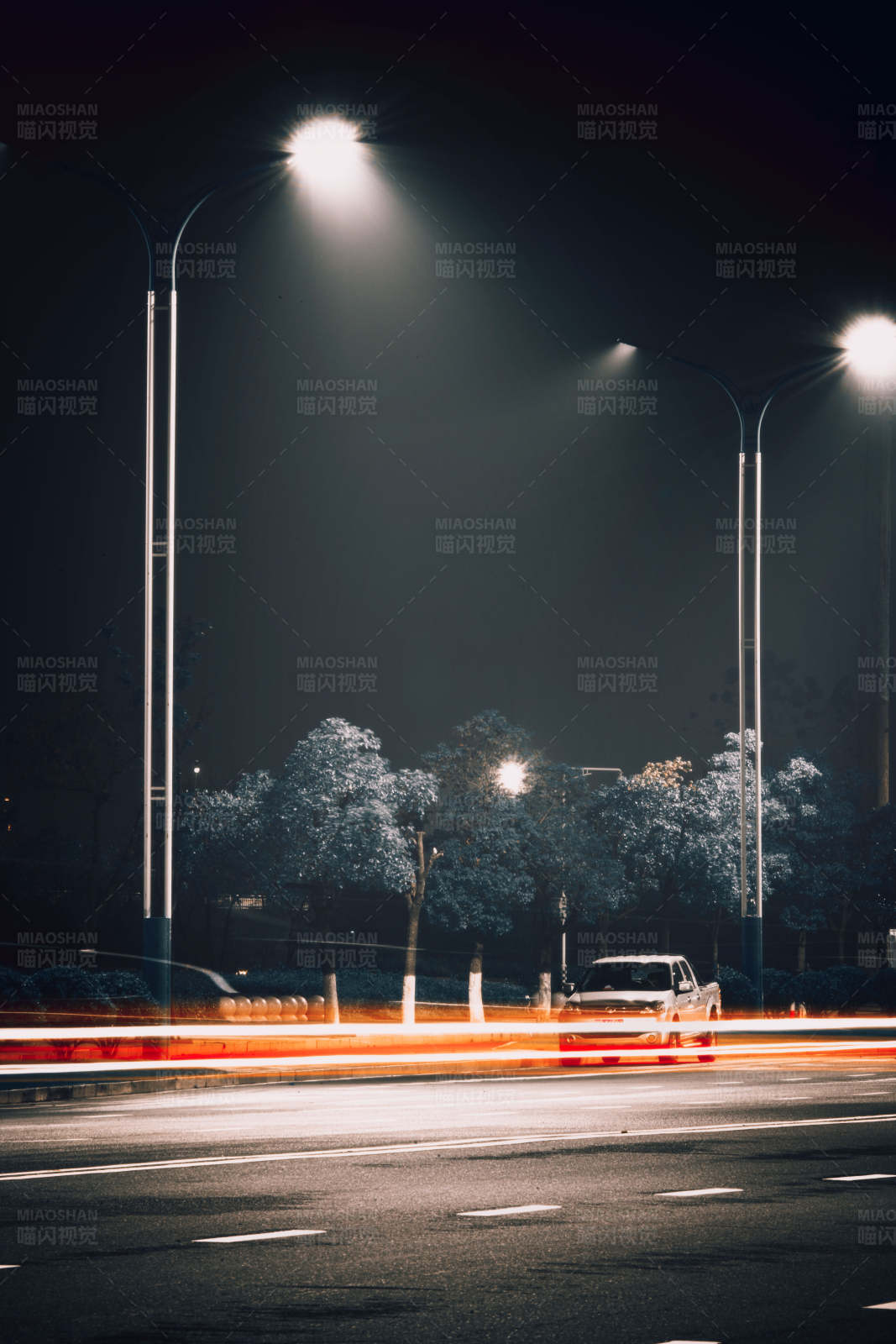 夜间城市街道图片