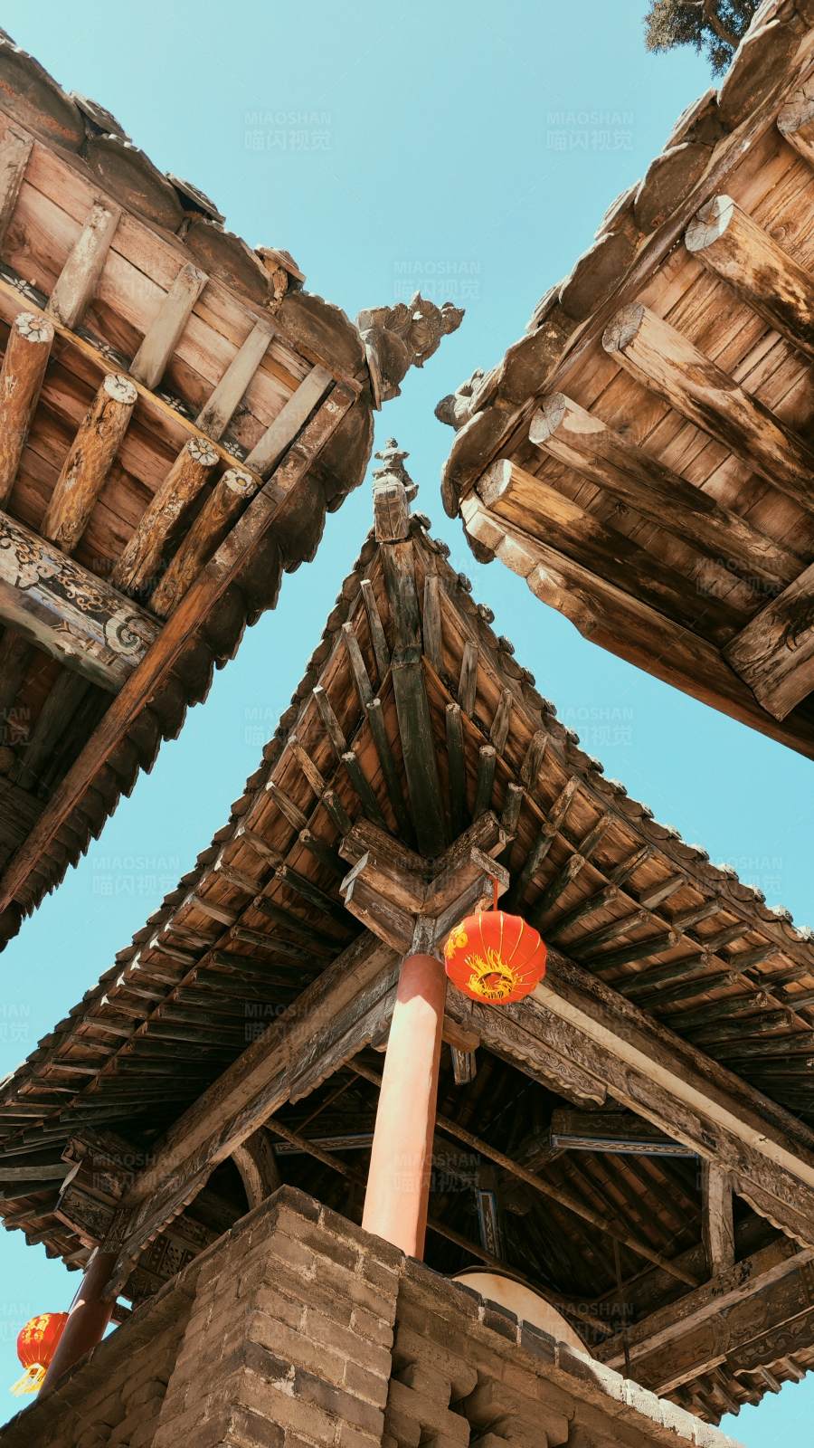 古建筑与红灯笼图片