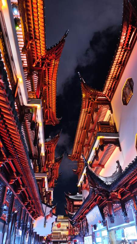 夜幕下的古建筑群图片