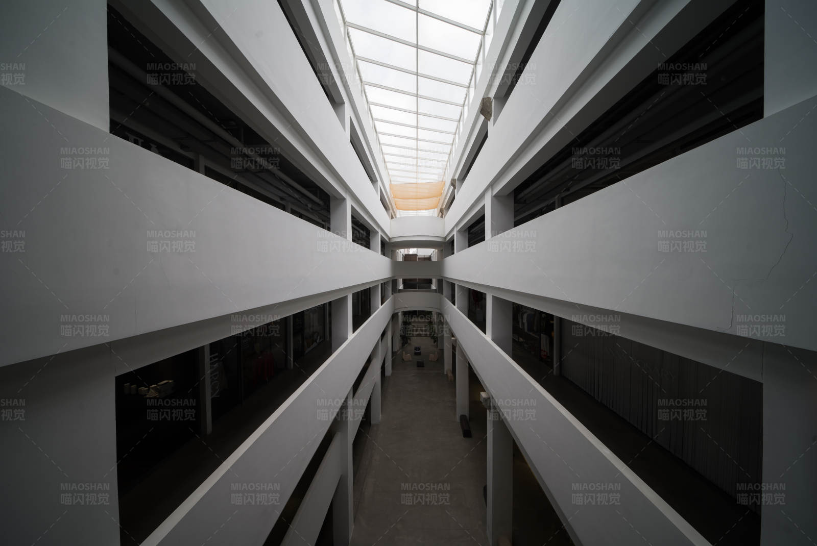 建筑内部的天井图片