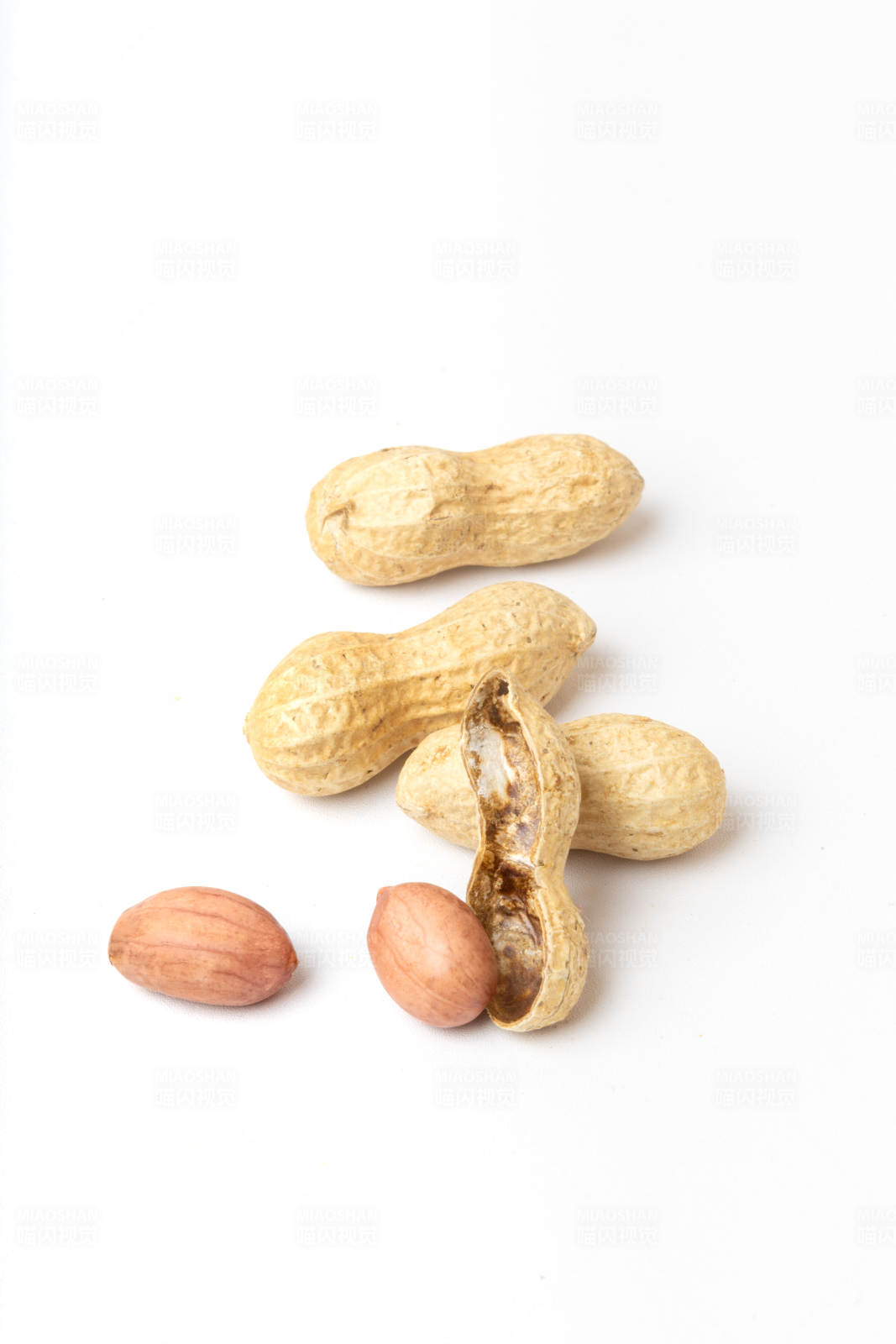 带壳花生与花生米图片