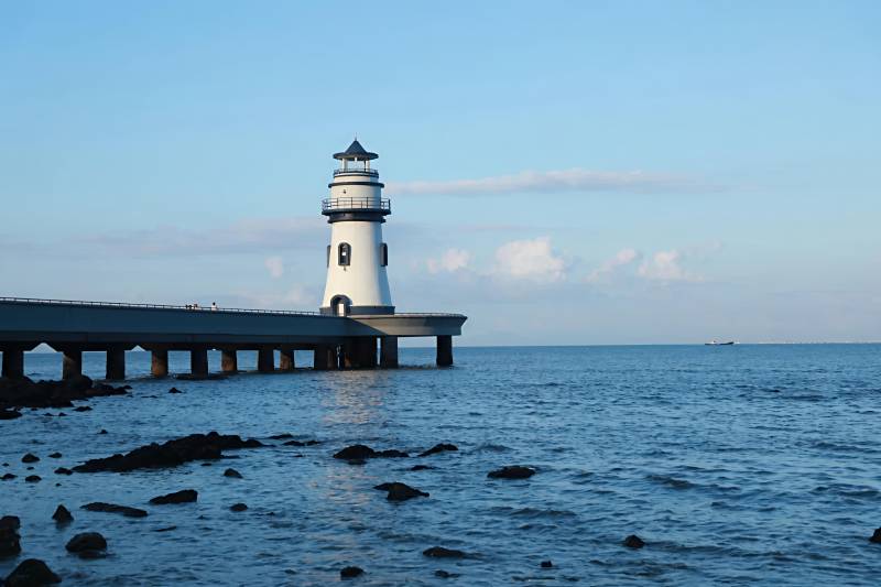 海上的灯塔图片