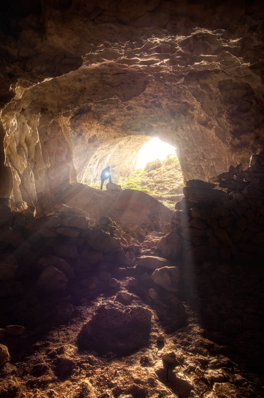 洞穴尽头的光明图片