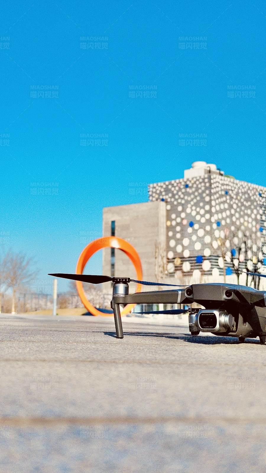 无人机与城市艺术图片