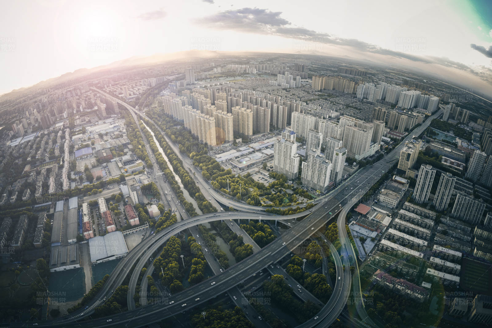 城市立交桥鸟瞰图图片