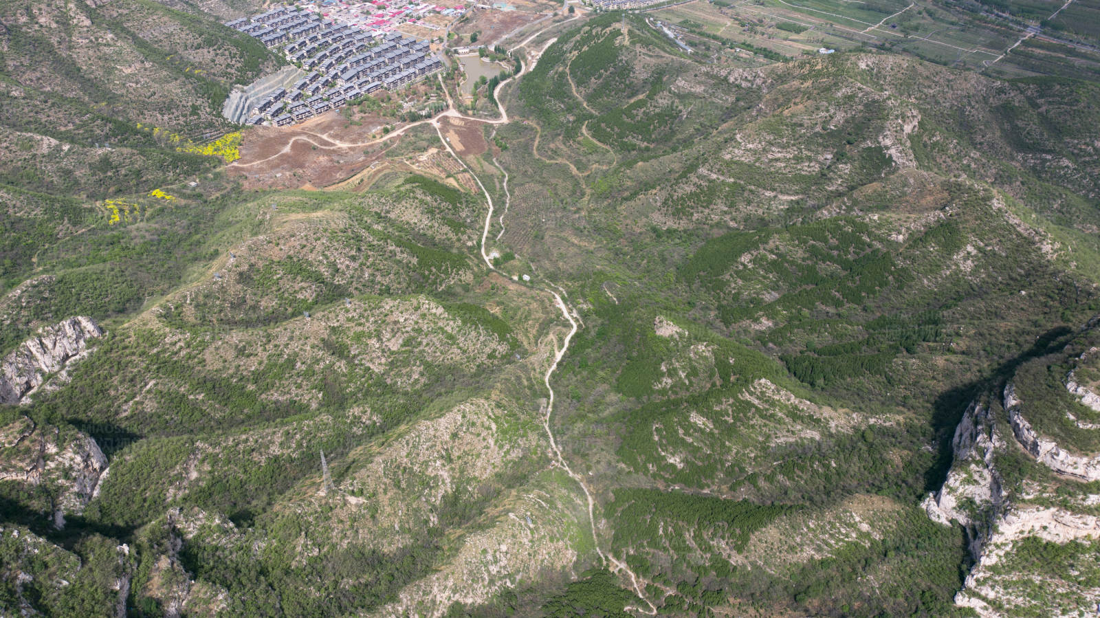 山谷鸟瞰图图片