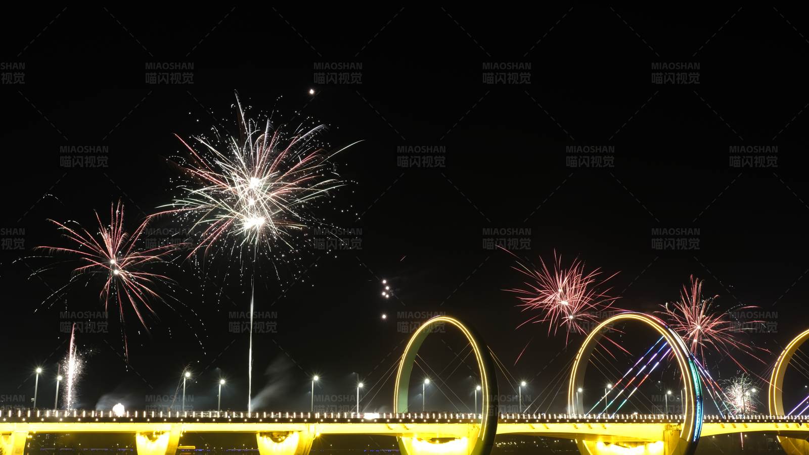 烟花璀璨 点亮夜空图片