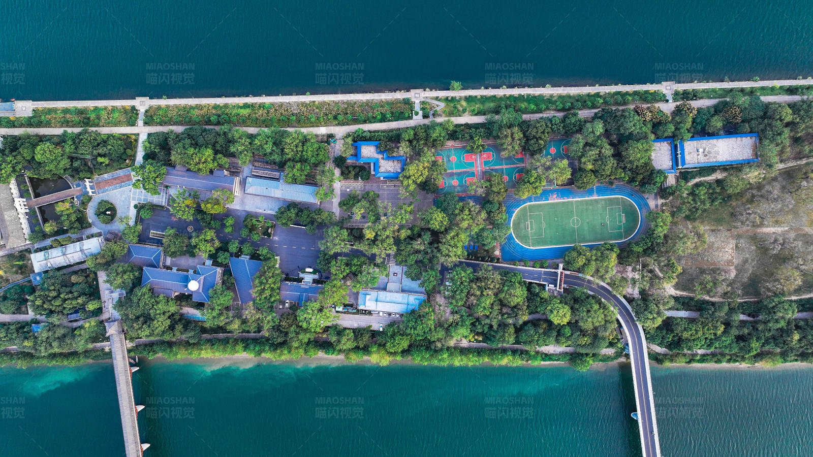 湖畔运动场鸟瞰图图片