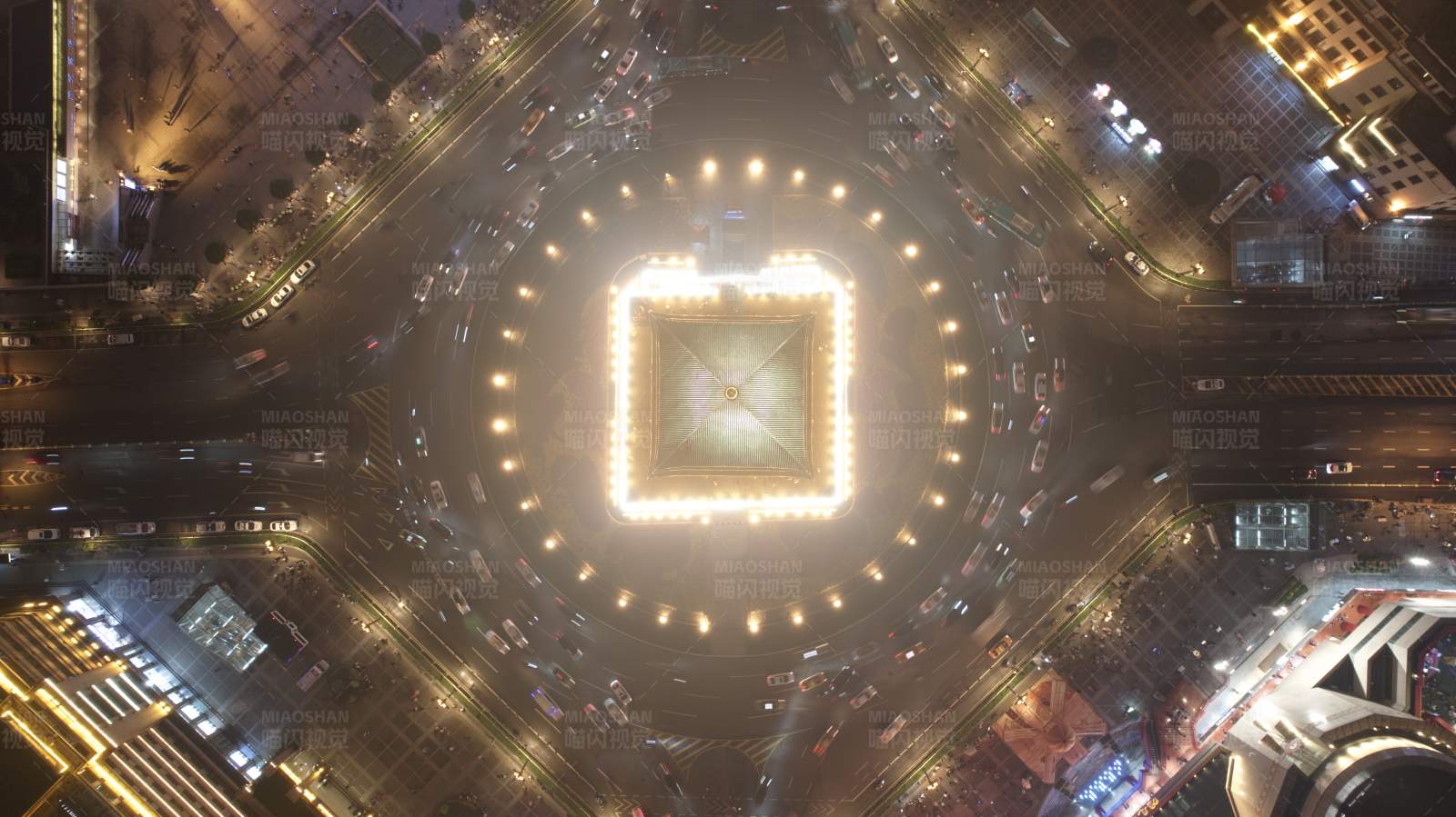 夜空下的城市之眼图片