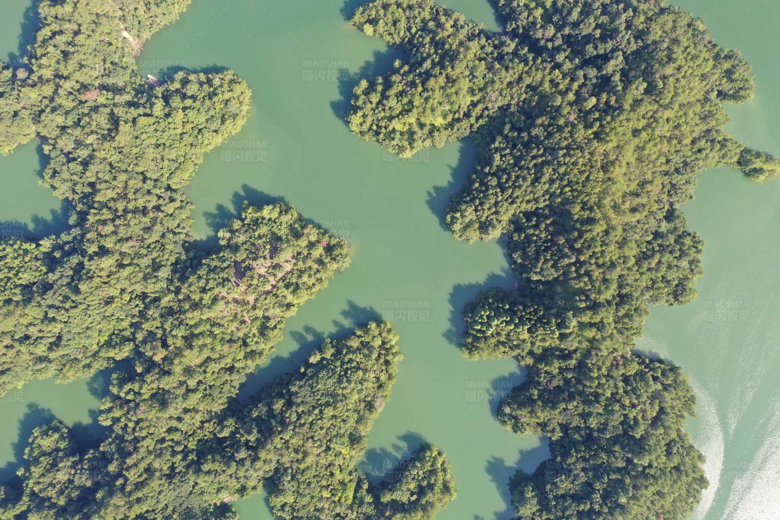 绿岛水道俯瞰图图片