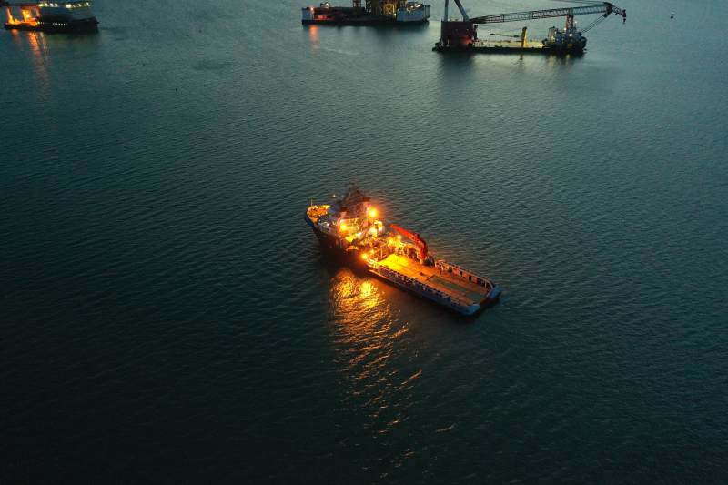 夜航的船只图片