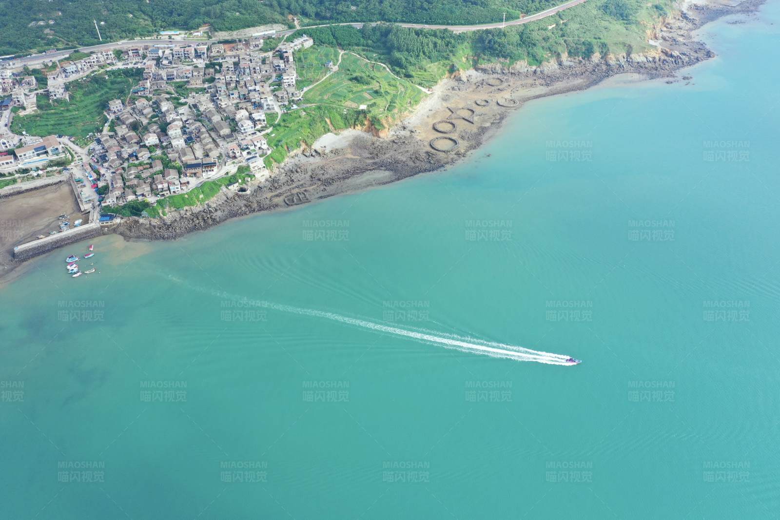 海岸线上的速度与激情图片