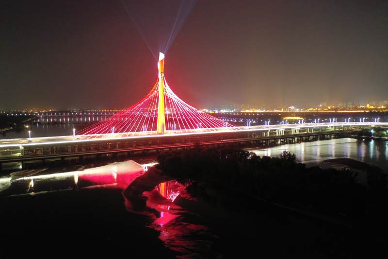 夜色中的璀璨桥梁图片