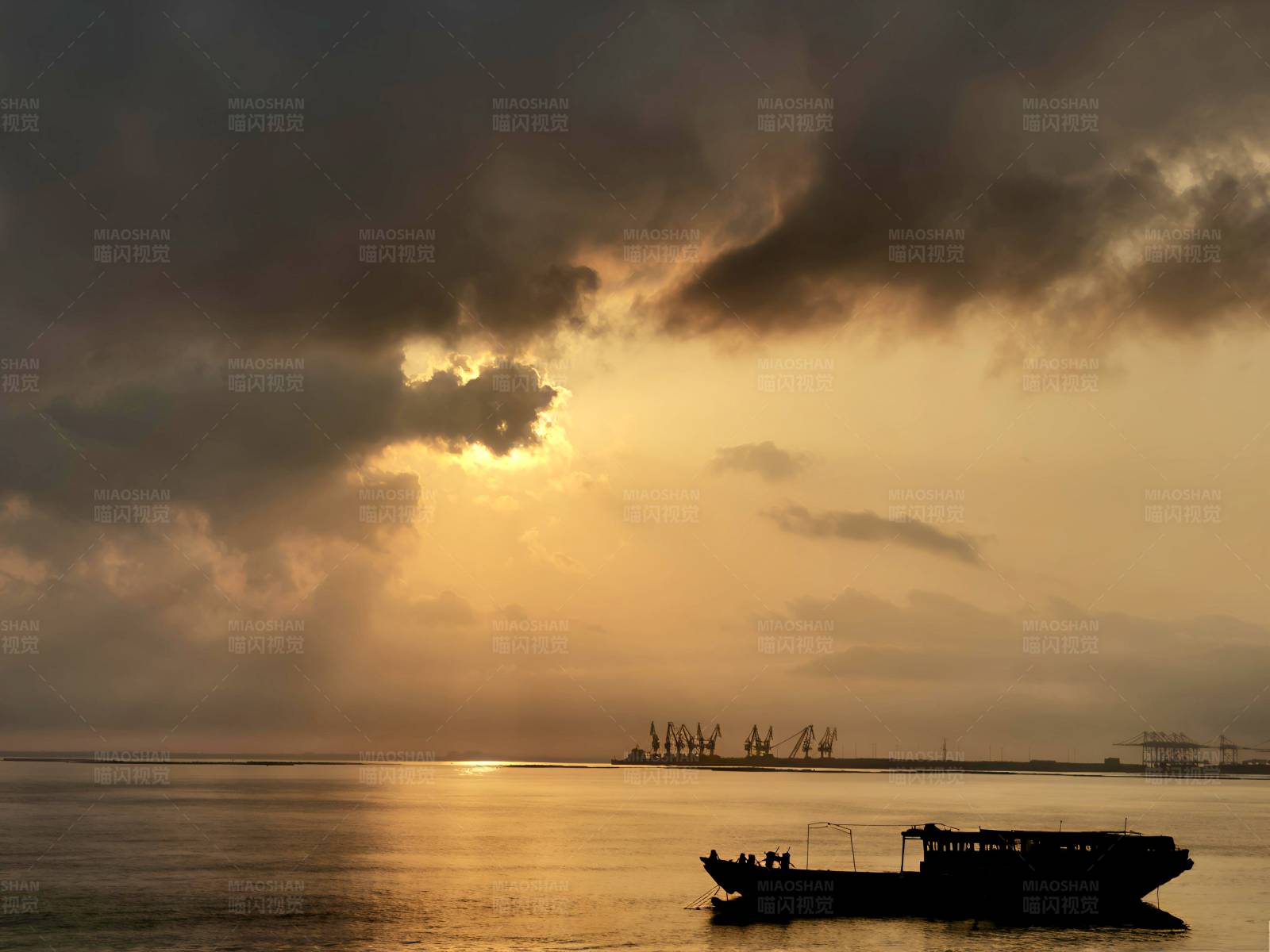 夕阳海景剪影图片