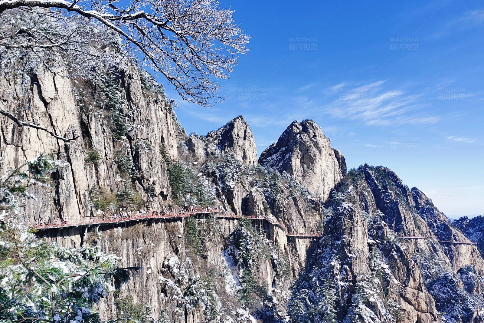 雪后老君山的壮丽景色图片