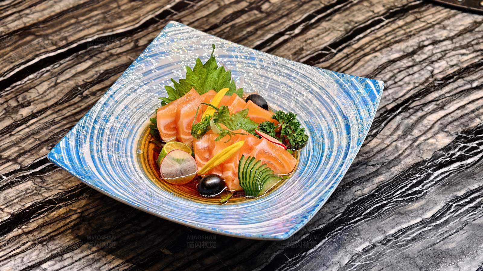 三文鱼刺身拼盘图片