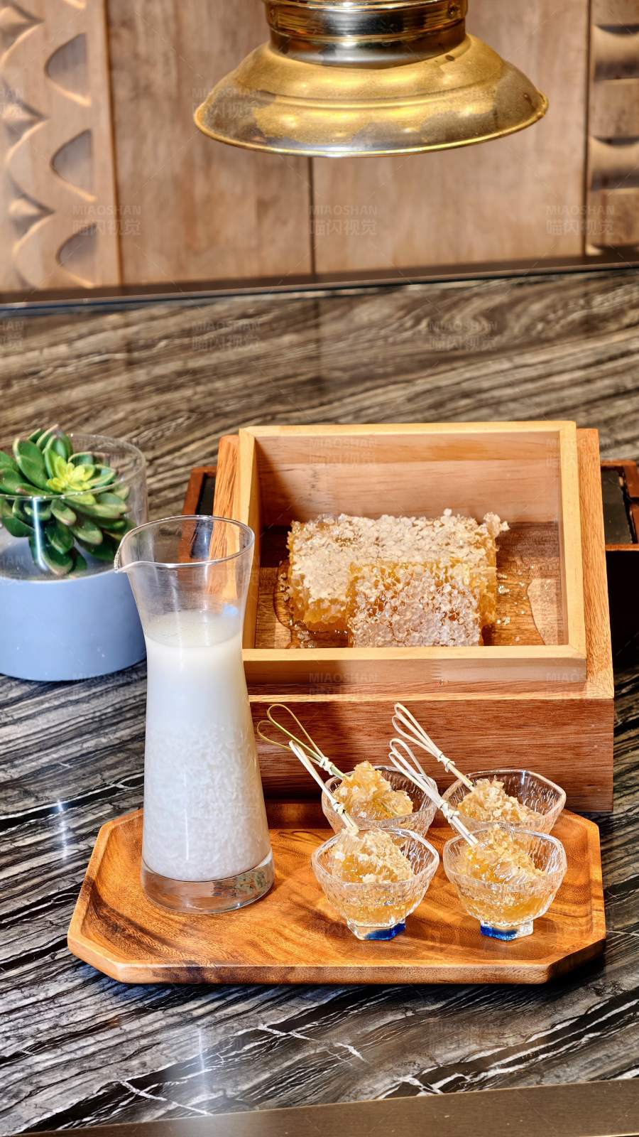 甜蜜时光 蜂蜜与奶图片