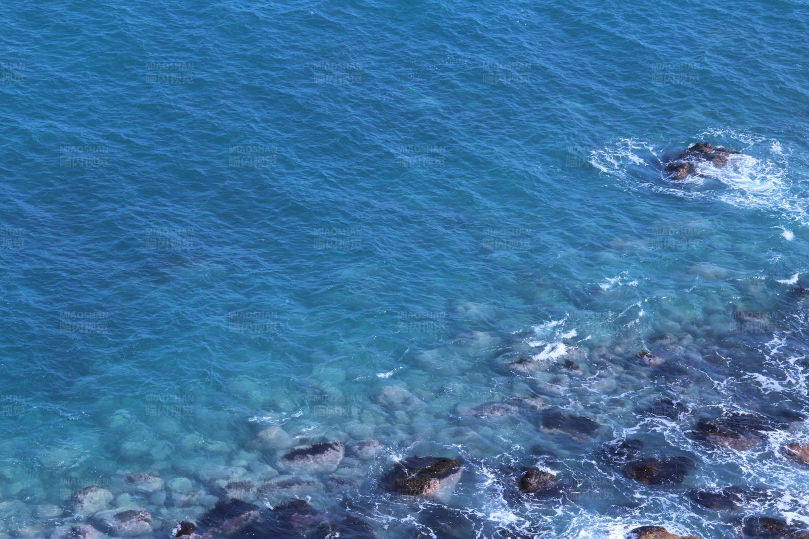 碧海岩石图图片