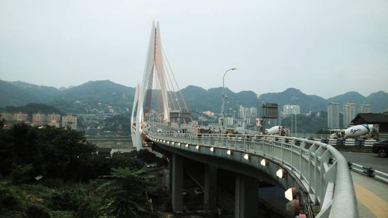 山城斜拉桥图片