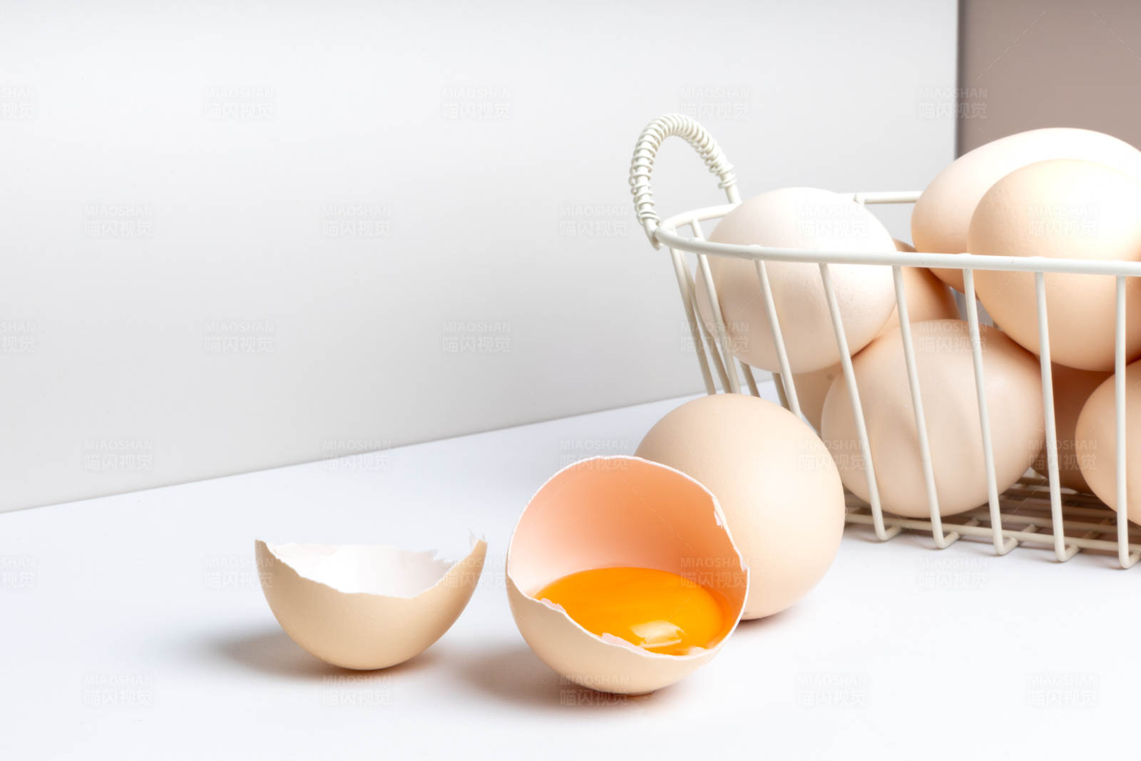 鸡蛋篮子与破蛋图片